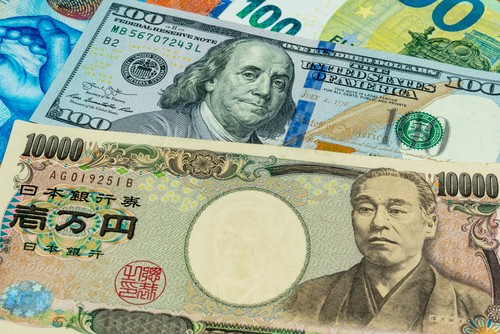 USD/JPY Rises as Investors Seek Safety in Japanese Government Bonds