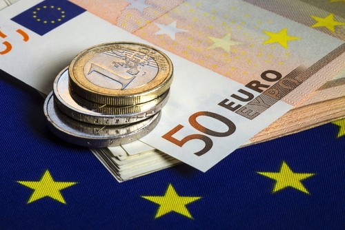Euro Rises on ECB’s Expected Interest Rate Hike