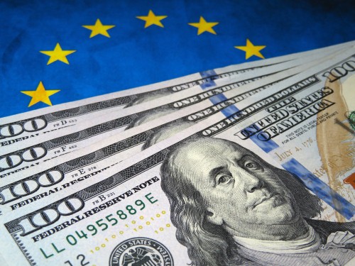 Euro Weakens Against Dollar as Eurozone Inflation Falls