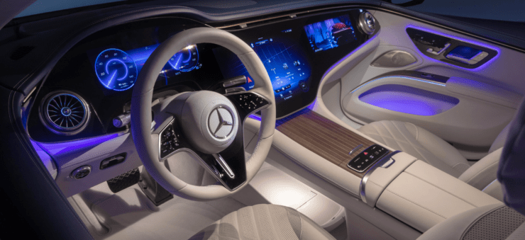 Daimler stock’s electric vehicle luxury is worth buying