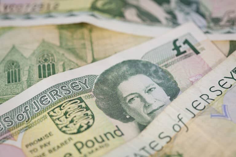 Pound Sterling Rises After Revised UK Q3 GDP Confirms Modest Growth