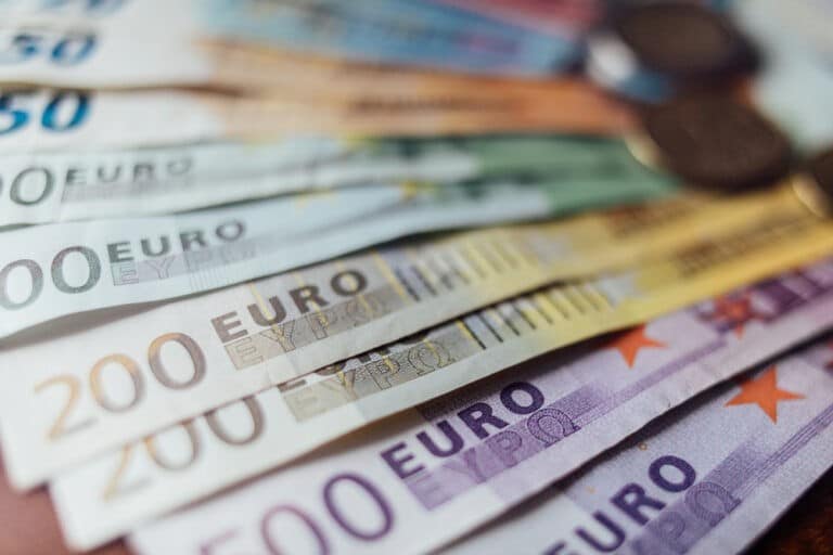 Euro Holds Steady After Monday’s Drop as Markets Await Inflation Data