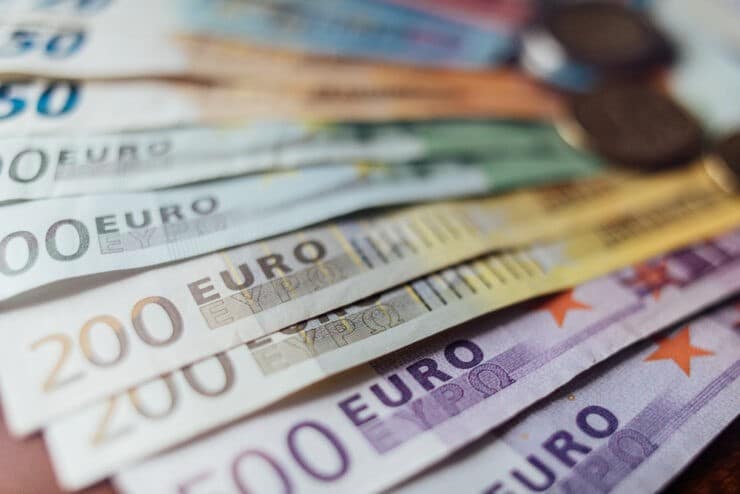 Euro Gains Support on Weaker USD and Strong German CPI Data