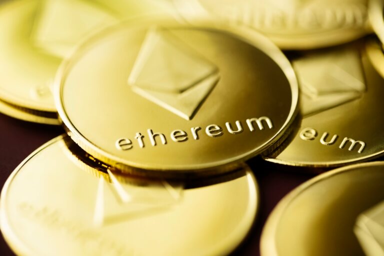 Ethereum Approaches a Turning Point: Can the Market Defend the $2.7K Stronghold?