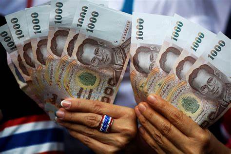 Baht Currency Faces High Volatility Due to External Factors