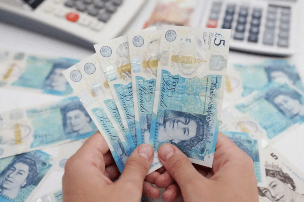 Pound Sterling Gains as Fed Rate Cut Expectations Boost GBP/USD