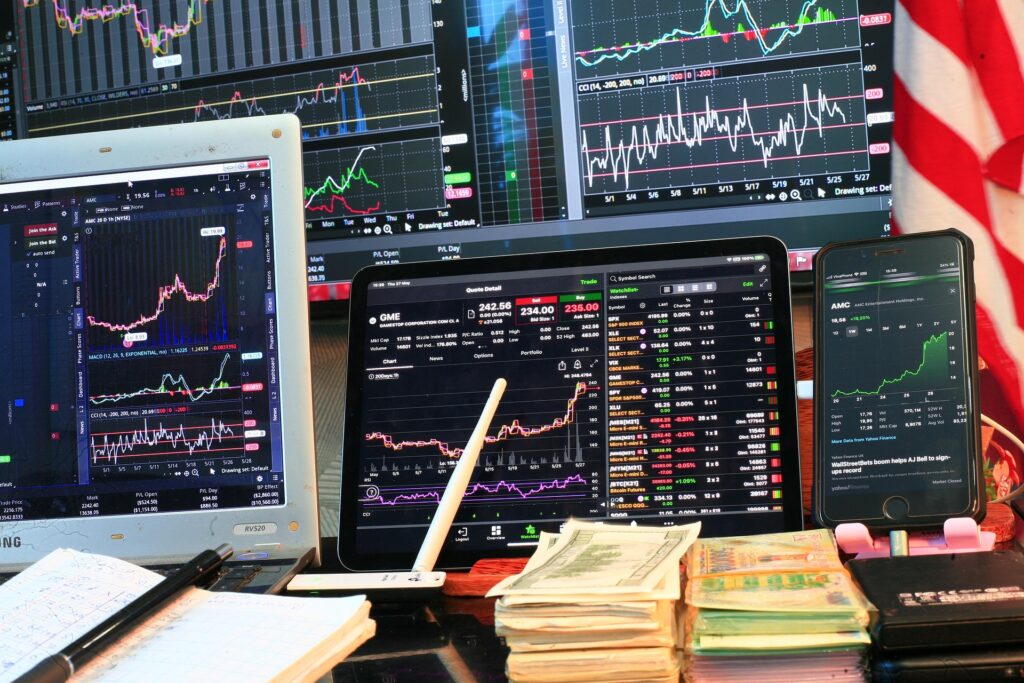 Ray Dalio Sounds the Alarm as Bubble Risks, Wealth Gaps, and Fiscal Pressures Converge