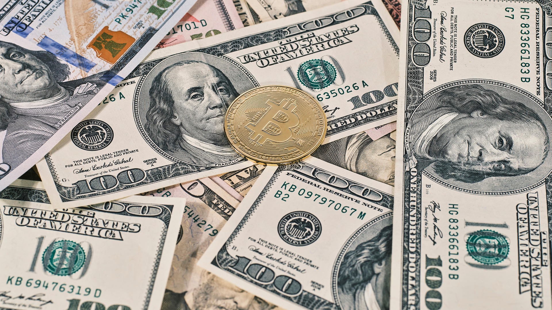 US Dollar Steady as Trump Hints at Possible Rate Cuts